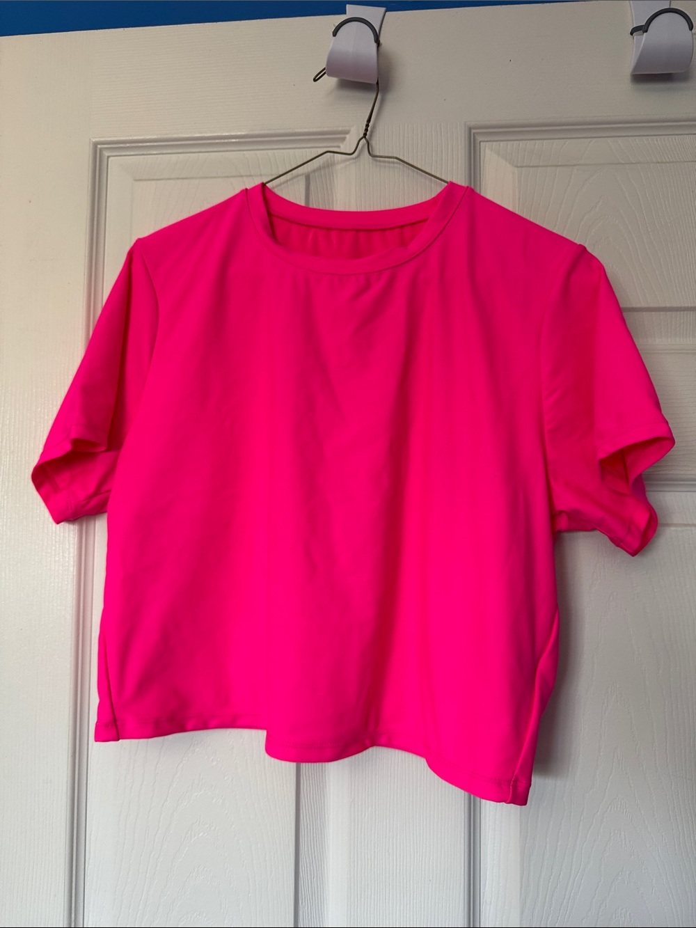Good American Neon Pink Short Sleeve Crop Tee